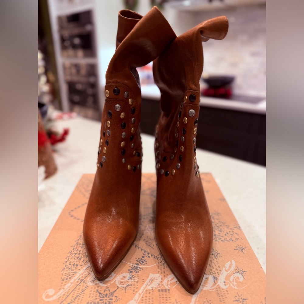 🤎👢🤎Free People Studded Dakota Leather Boots – Rum Brown | EU 36.5 | NWT